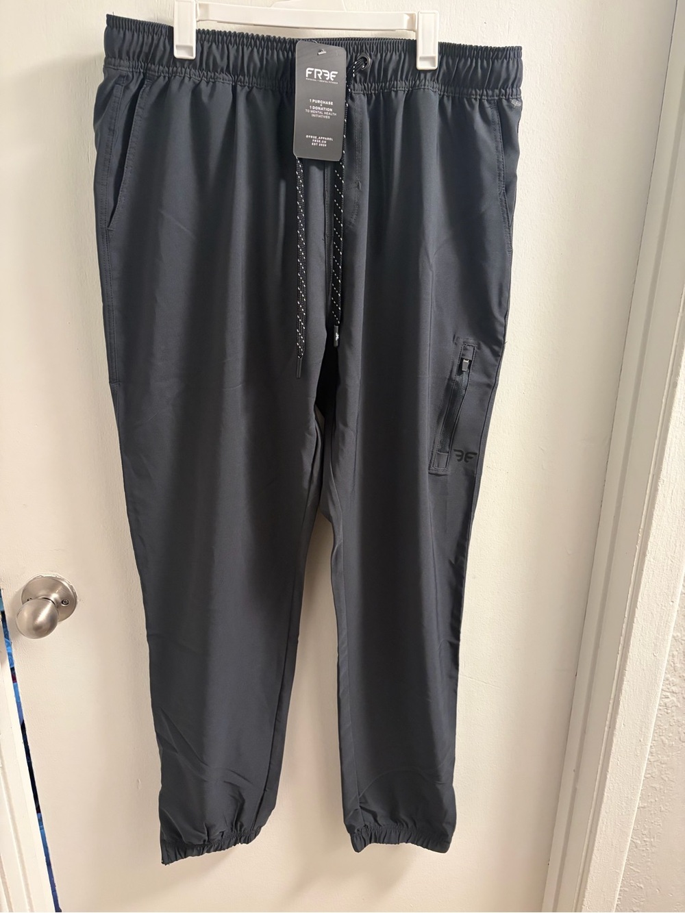 NWT FR3E Charcoal Grey Athletic Zipper Pocket Jogger Pants Size L